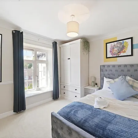 Apartment Beautiful 3 Bed In With Hot Tub