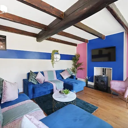 Apartment Beautiful 3 Bed In With Hot Tub