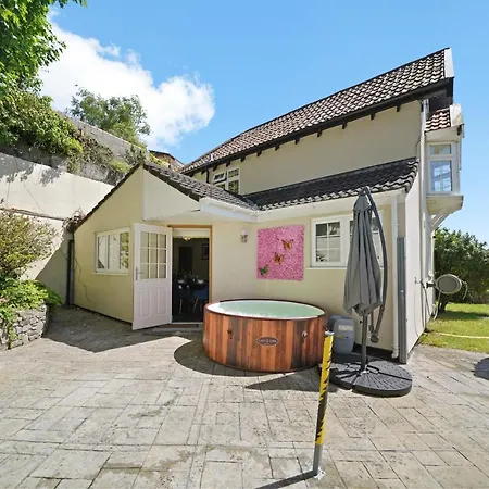 Beautiful 3 Bed In With Hot Tub Appartement Bristol
