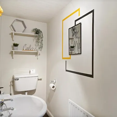Beautiful 3 Bed In With Hot Tub *