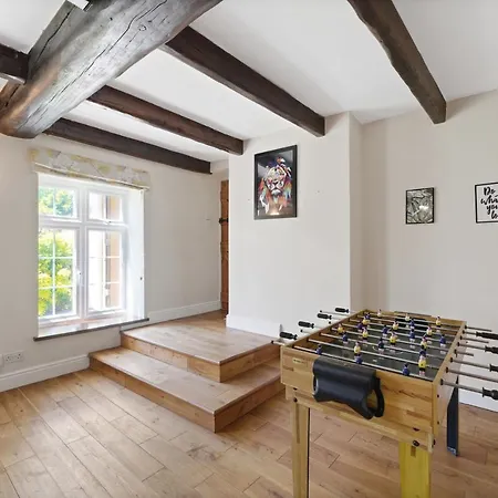 Beautiful 3 Bed In With Hot Tub